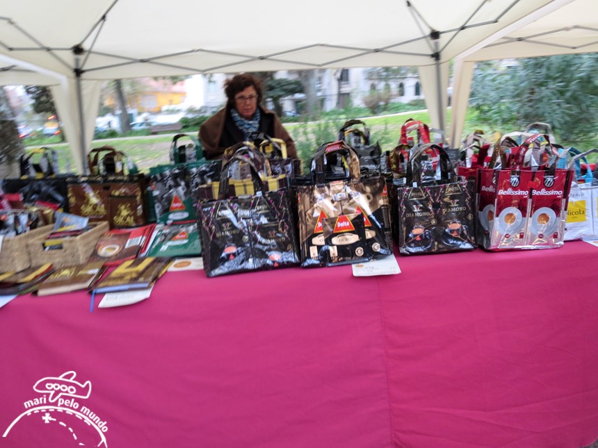 Feira da Ladra no Jardim da Estrela