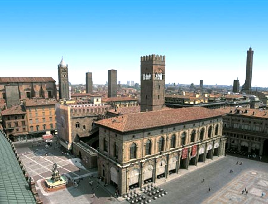 Piazza Maggiore e Palazzo del Podesta