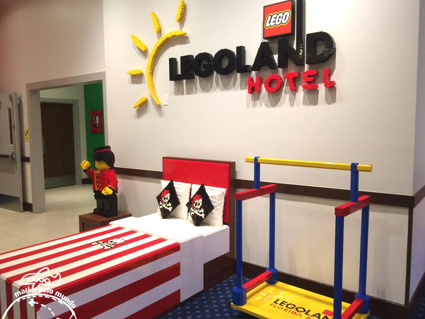 Modelos de Lego por todo o hotel
