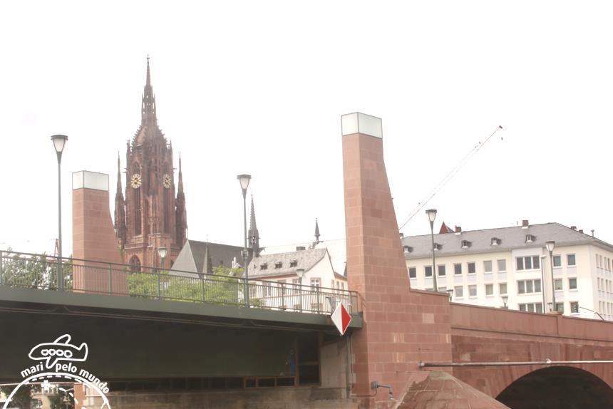 3 - Ponte e a torre da Catedral de Frankfurt
