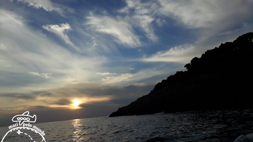 Passeio de barco durante o Por do Sol