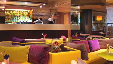 Hyatt Regency - Lobby