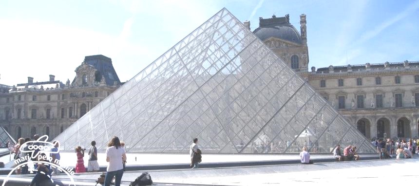 Piramide do Louvre