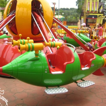 Brinquedo na area do Looney Tunes