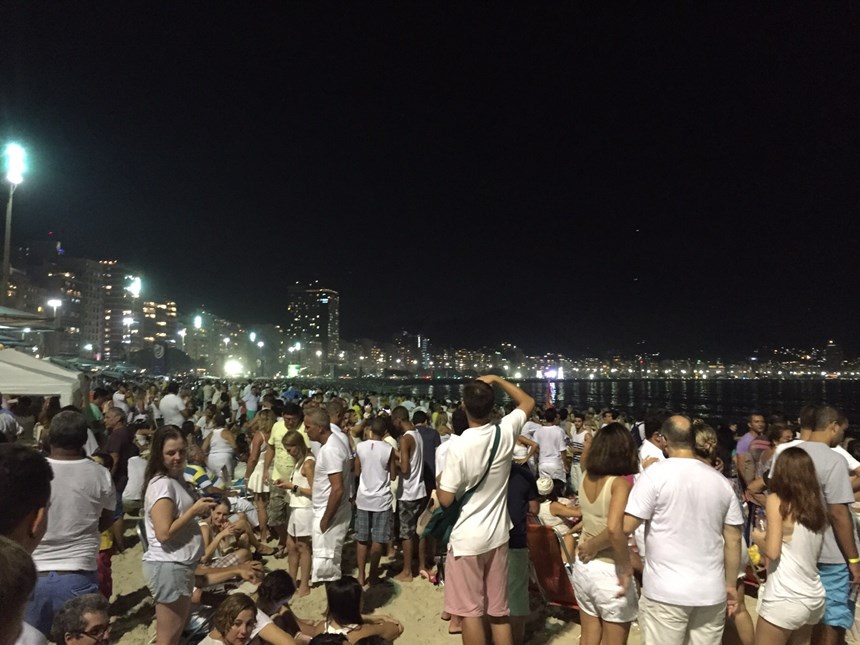 Queima de fotos em Copacabana 2015
