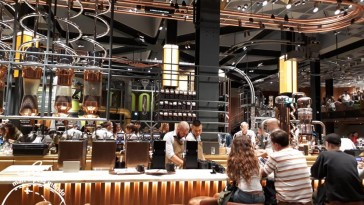 Balcão de café: Starbucks reserve em Milão