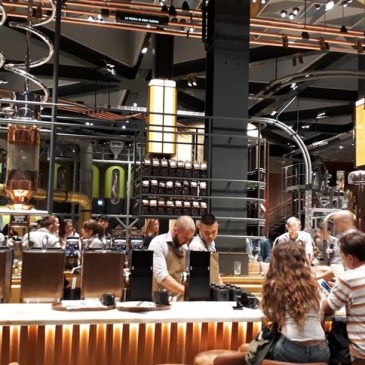 Balcão de café: Starbucks reserve em Milão